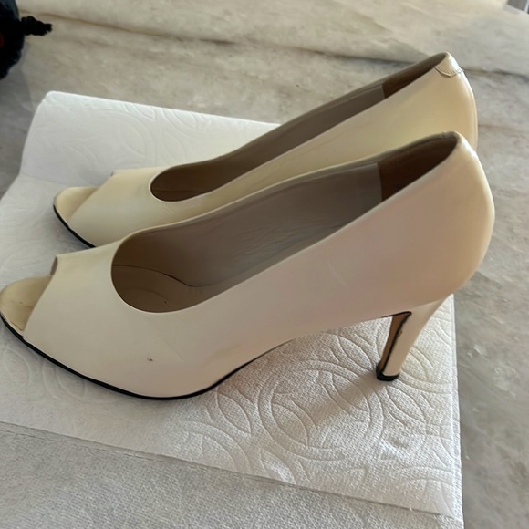 Shoes - Picture 4 of 4